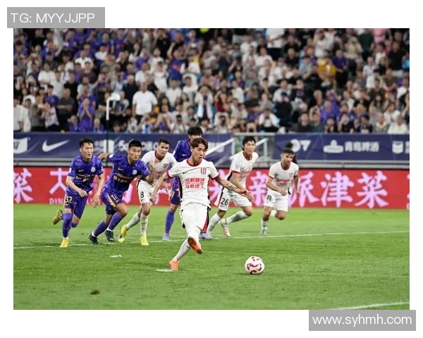 成都足球队团队协作引发热议球迷对战术配合和球员表现分歧明显